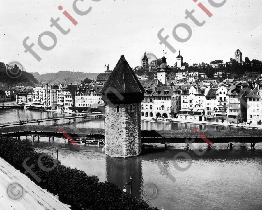Luzern. Kapellbrücke | Lucerne. Kapellbrücke - Foto foticon-simon-021-006-sw.jpg | foticon.de - Bilddatenbank für Motive aus Geschichte und Kultur